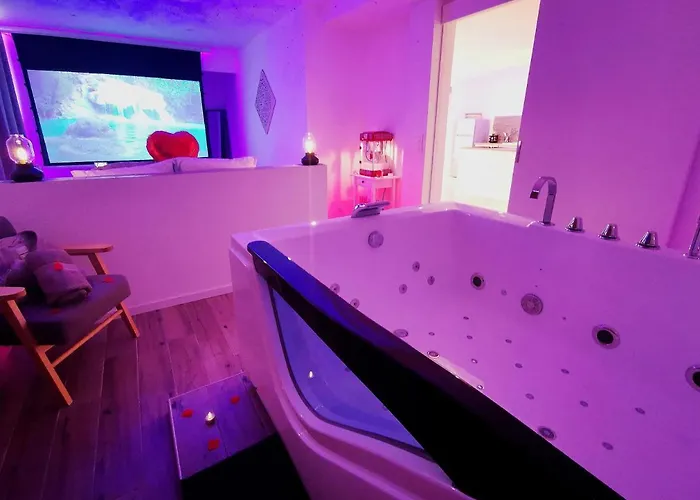 Instant Cosy Hotel