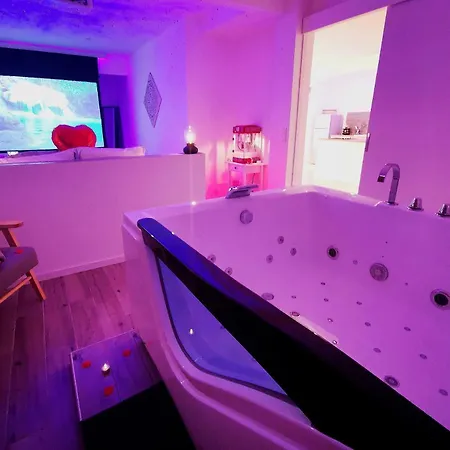 Instant Cosy Hotel